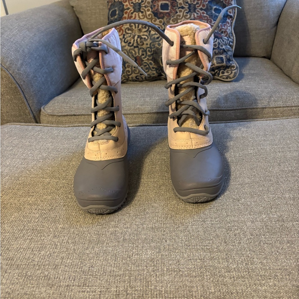 The Northface Sz 9 Women’s Pink and Gray Boots